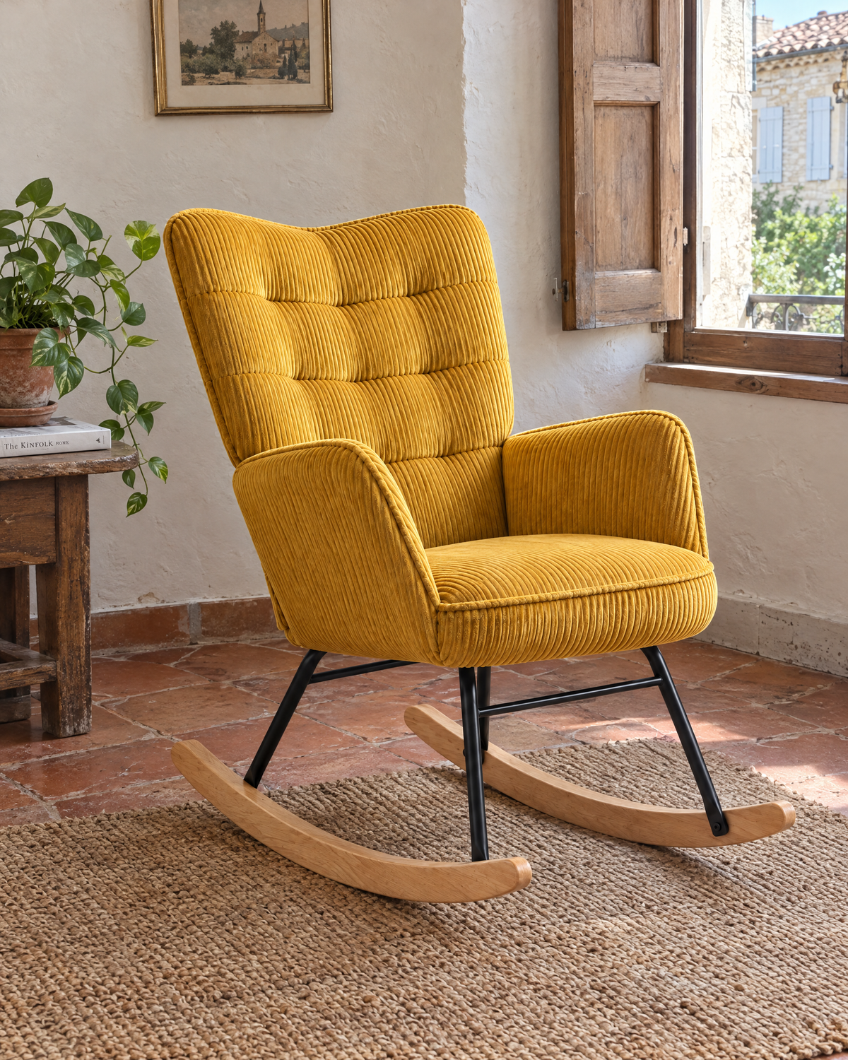 Fauteuil d'allaitement Orma en velours côtelé moutarde dans un salon